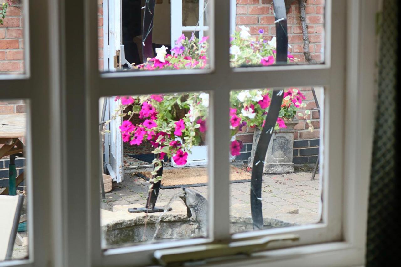 The Cottage Hotel Bradmore  エクステリア 写真