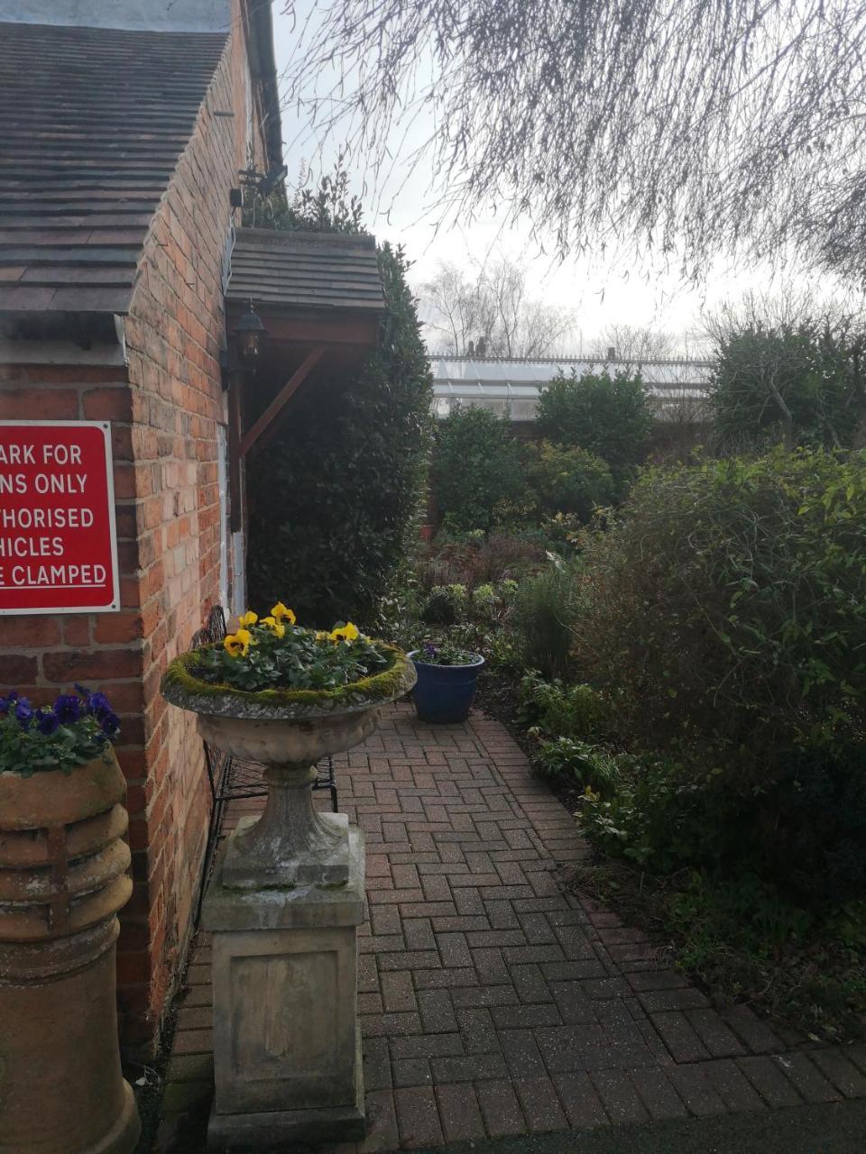 The Cottage Hotel Bradmore  エクステリア 写真