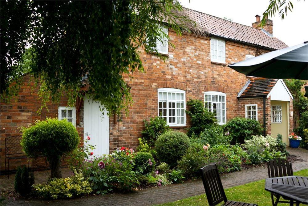 The Cottage Hotel Bradmore  エクステリア 写真