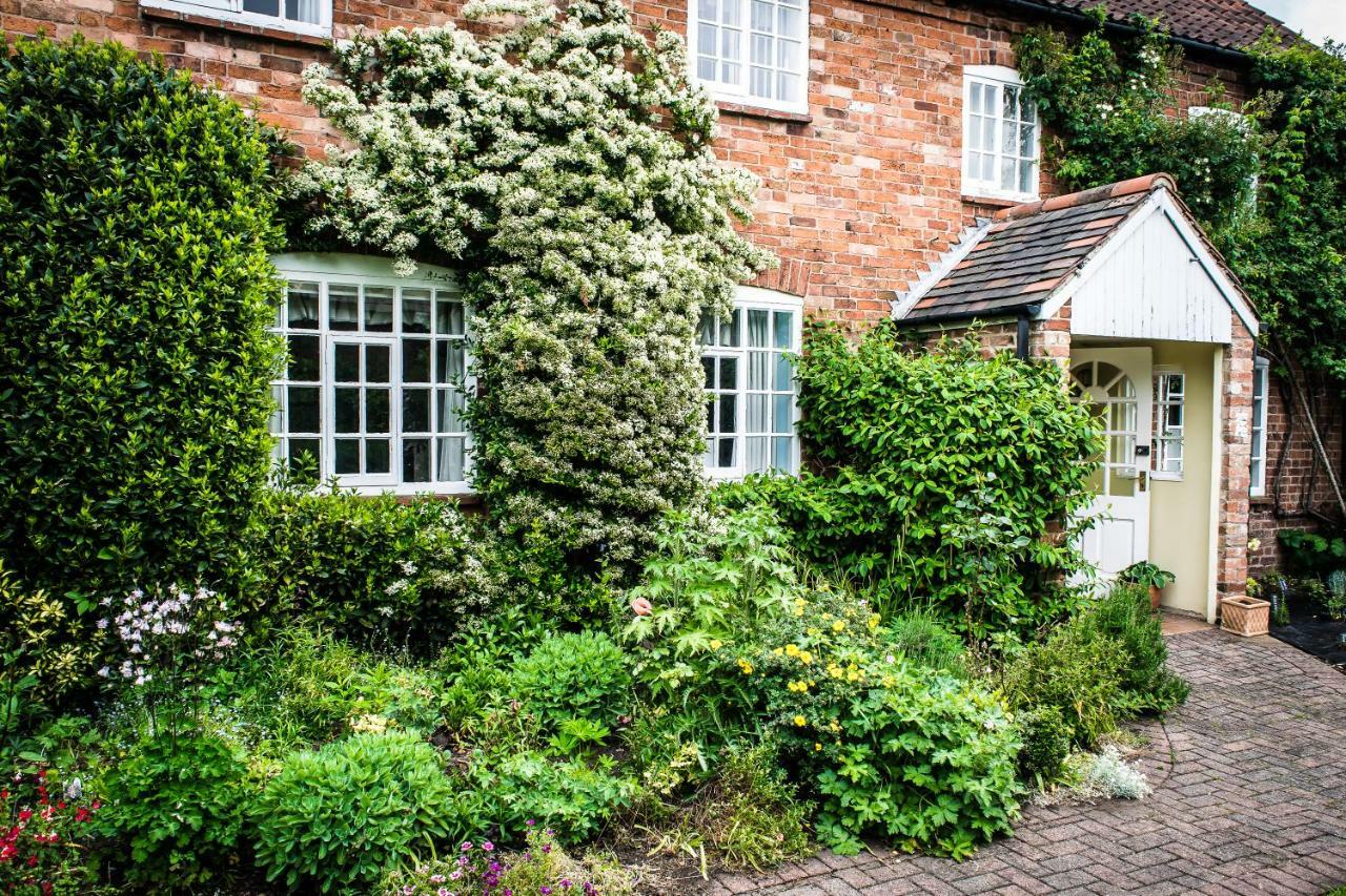 The Cottage Hotel Bradmore  エクステリア 写真